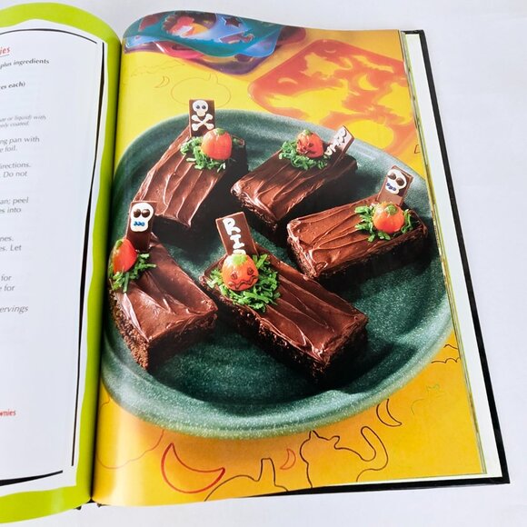 Vintage Cookbook Favorite Brand Name Delightful & Frightful Halloween Recipes - Picture 15 of 16